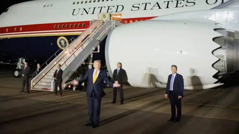 U.S. Government Subpoenas NYT Journalists Over Air Force One Leak