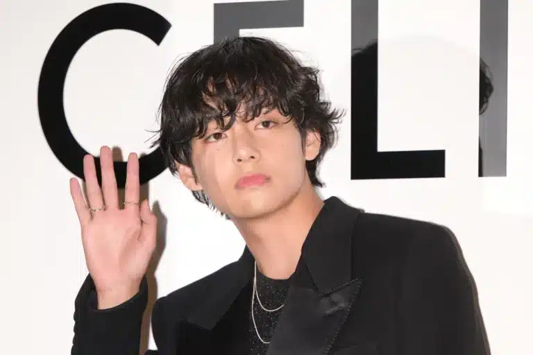 BTS Star V Pleads with Fans for Privacy on Weverse