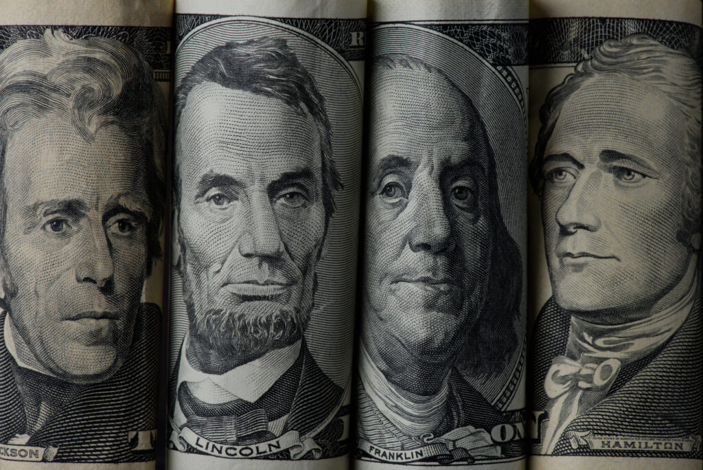 Dollar tushdi: 3-iyul uchun valyutalar kursi e’lon qilindi