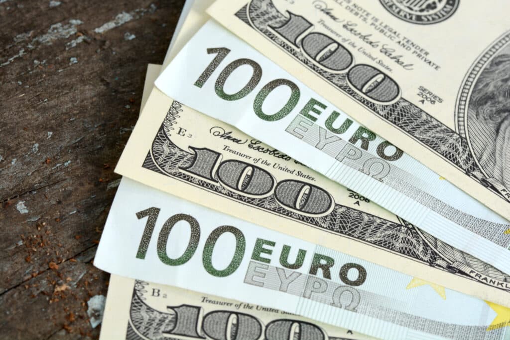 Dollar yangi haftaning ilk kunida pasayadi: 3-avgust uchun valyutalar kursi e’lon qilindi