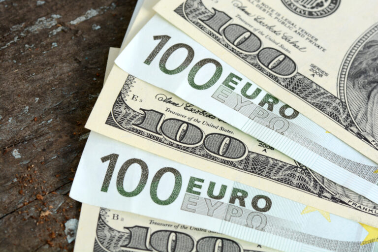 Dollar yangi haftaning ilk kunida pasayadi: 3-avgust uchun valyutalar kursi e’lon qilindi