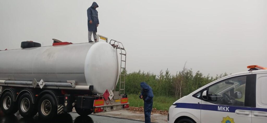 Benzin eksporti: Qozog‘iston O‘zbekistondan transportlar kirishini chekladi