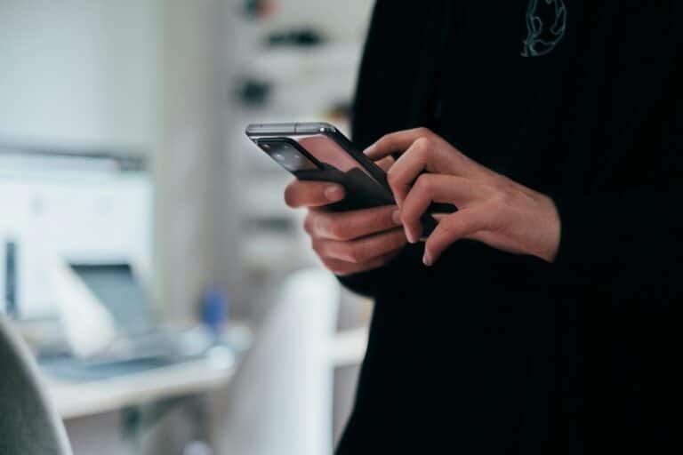 Uzbekistan Launches QR System for Mobile Customs Declarations
