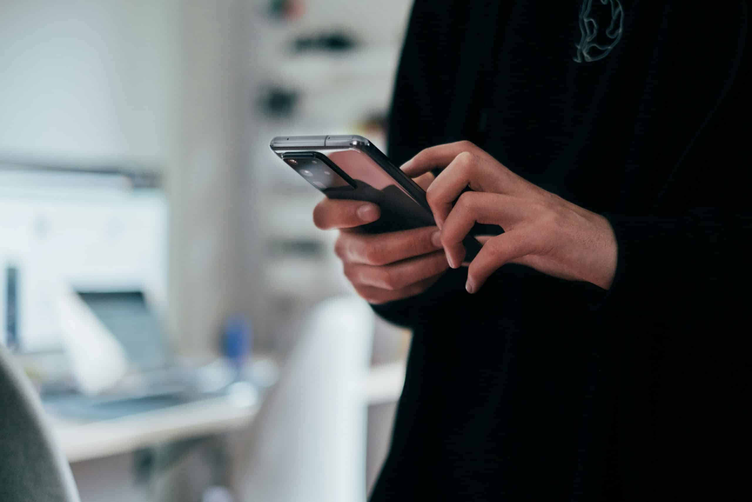 Uzbekistan Launches QR System for Mobile Customs Declarations