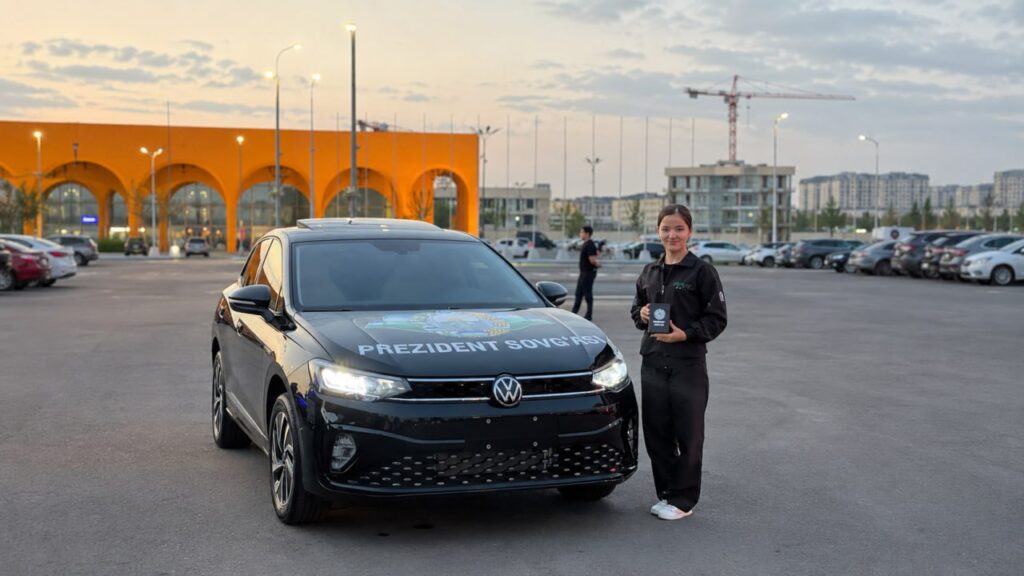 Prezident qoraqalpog‘istonlik yosh muhandisga Volkswagen elektromobilini sovg‘a qildi