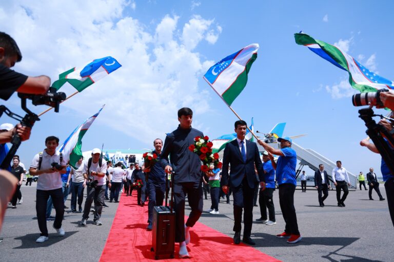 O‘zbekiston terma jamoasi JCh – 2026 dan so‘ng tantanali kutib olindi — video