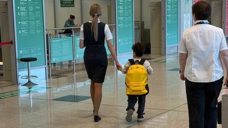 Ota-onasi deportatsiya qilingan 6 yoshli bola Moskvada qolib ketdi