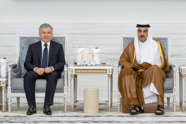 Qatar amiri bilan uchrashuv va ta’ziya marosimi: prezidentning Dohaga tashrifi qanday o‘tdi