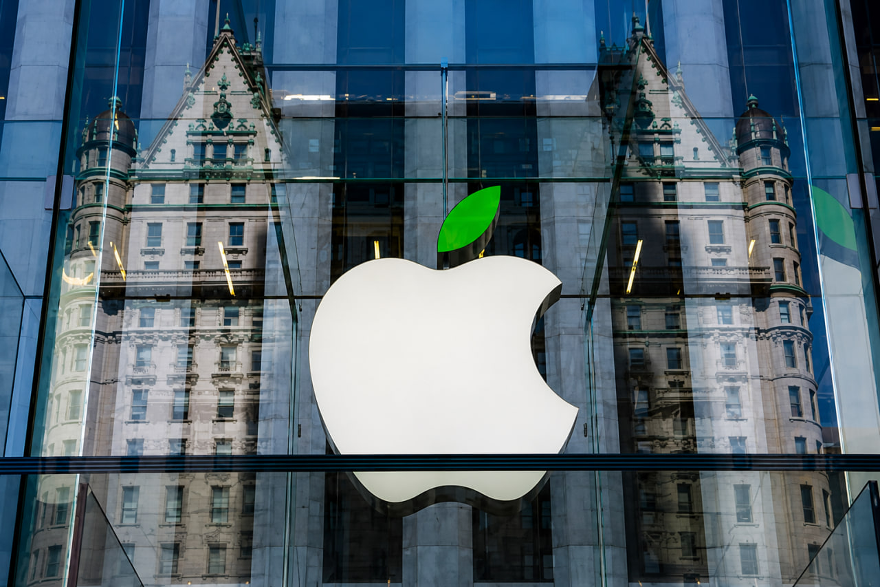 Apple taxtni qaytardi: uning qiymati $4,9 trlnga yetdi