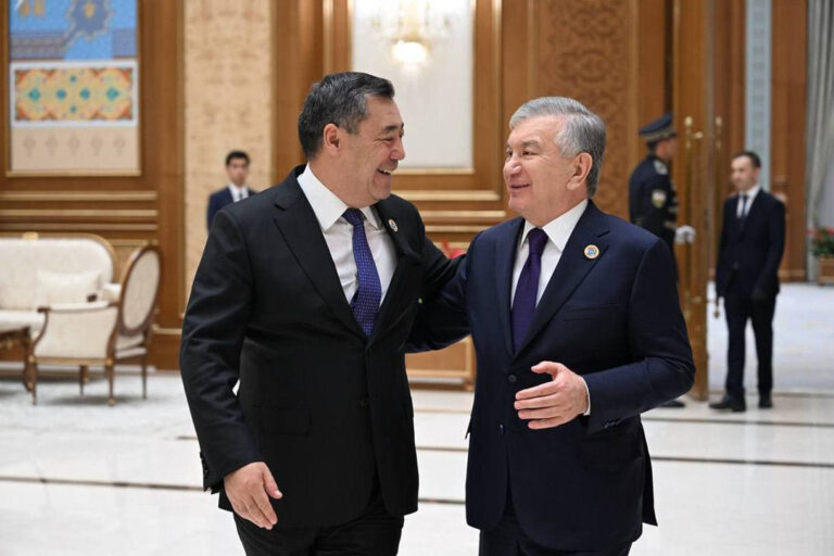 Kimni ishdan olishmoqchi bo‘lishsa, qishloq xo‘jaligiga mas’ul qilib qo‘yishardi — Mirziyoyev Qirg‘iziston hukumati bilan uchrashuvda hazil qildi