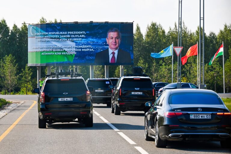 Mirziyoyev amaliy tashrif bilan Qozog‘istonga yetib bordi — foto