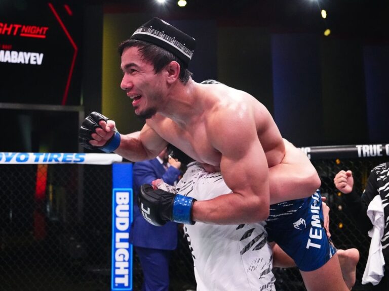 Рамазонбек Темиров нокаутировал Стива Эрцега на турнире UFC в Абу-Даби