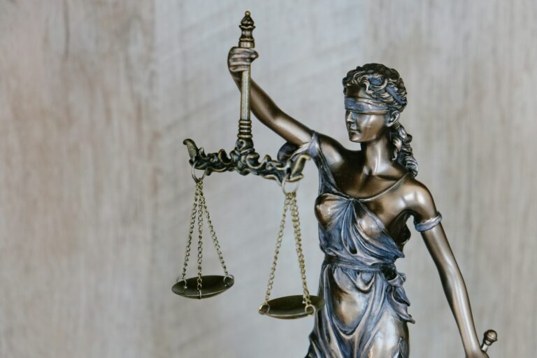 Борца в Ташкенте оштрафовали на 24,7 млн сумов за шутку о «четких ударах» по будущей жене