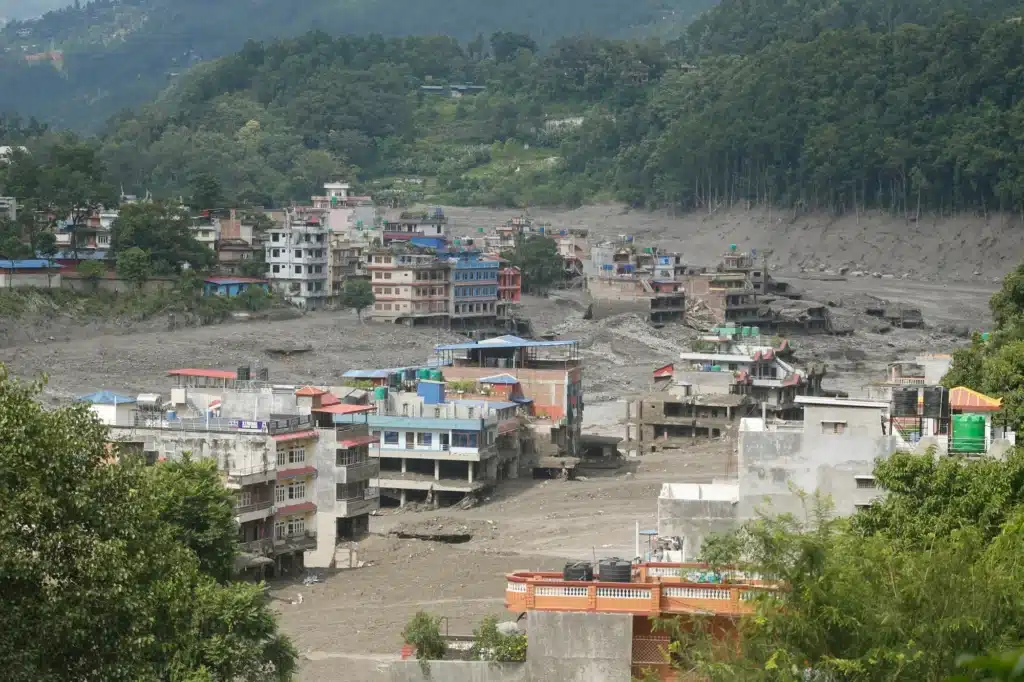 Nepal flood toll reaches 469 as rescuers face new lake threat