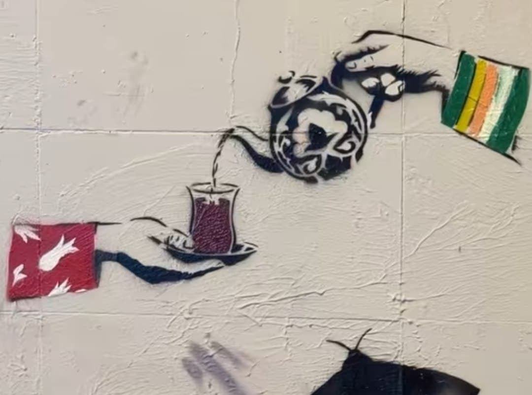 Uzbek Banksy, Inkuzart, paints new tea mural in Turkey