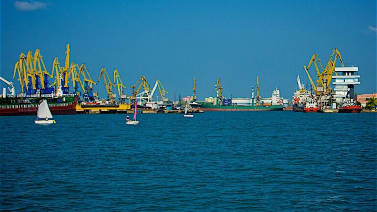 Узбекистан выходит к Черному морю: в Поти появится логистический центр