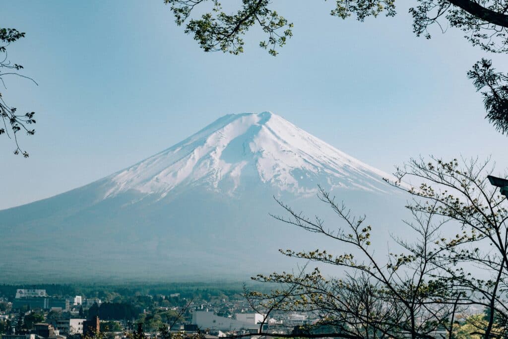 Father abandons tired 7-year-old son on Mount Fuji climb