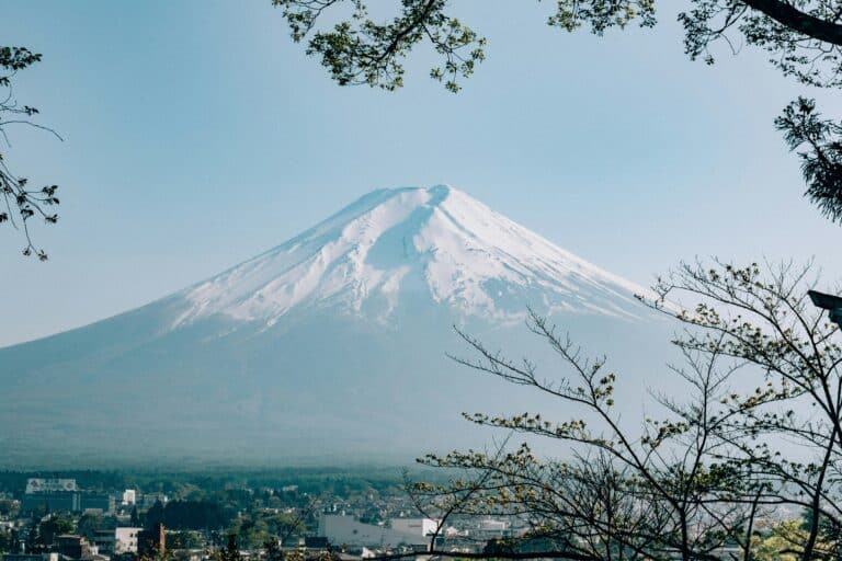 Father abandons tired 7-year-old son on Mount Fuji climb