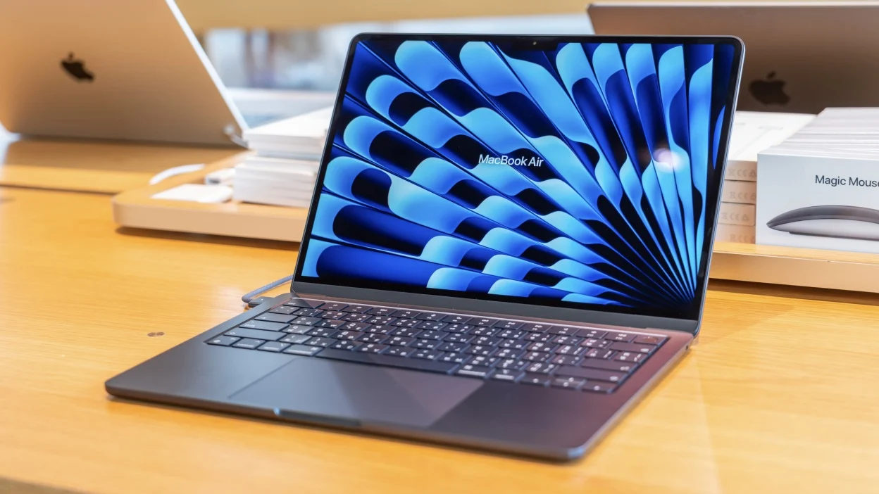 Apple struggles with M5 MacBook Air shortage