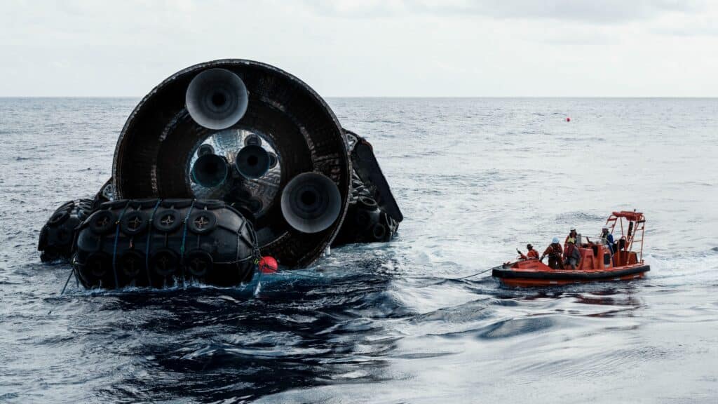 SpaceX struggles to salvage intact Starship from Indian Ocean