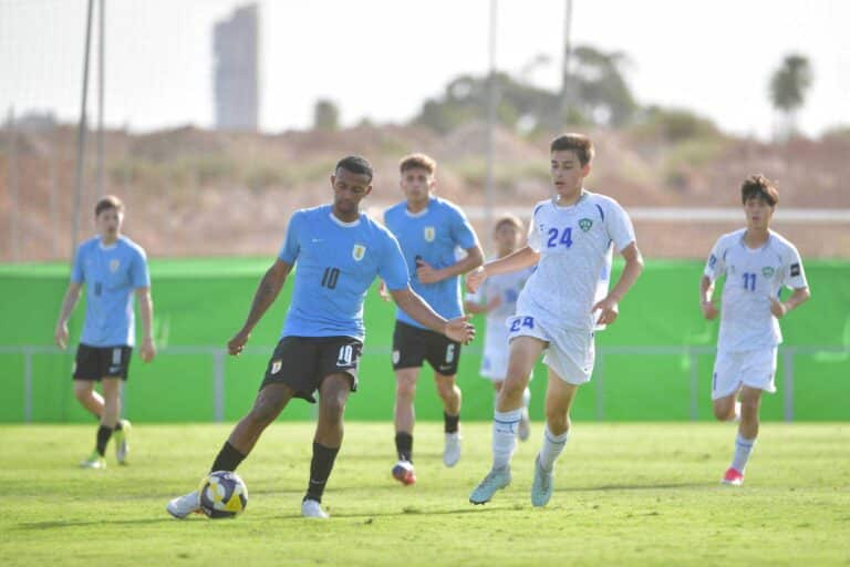 Узбекистан разгромно проиграл Уругваю в матче сборных U17