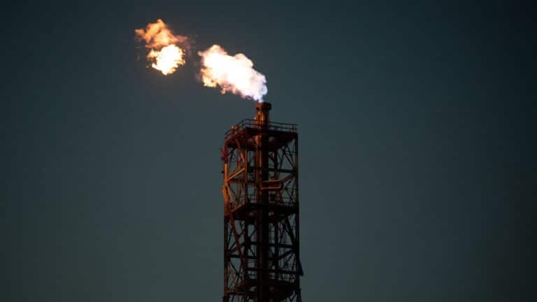 Иран предложил новые правила прохода через Ормуз — Brent подорожала до $83,29