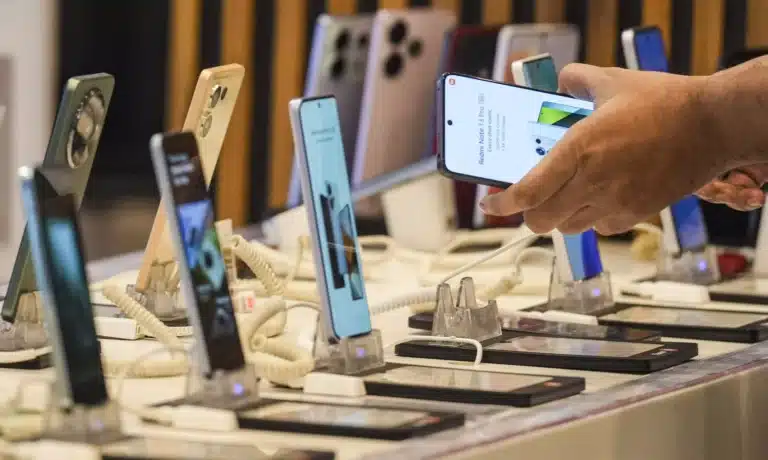 O‘zbekistonda telefon importi keskin oshdi. Qaysi davlat yetakchi
