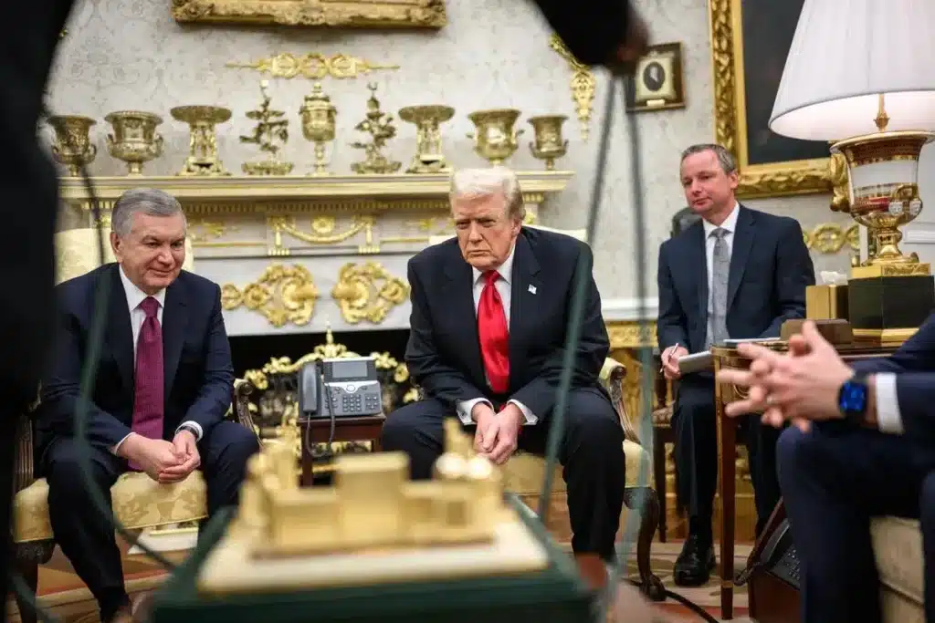 Мирзиёев подарил Трампу айваны для Сада героев в Вашингтоне