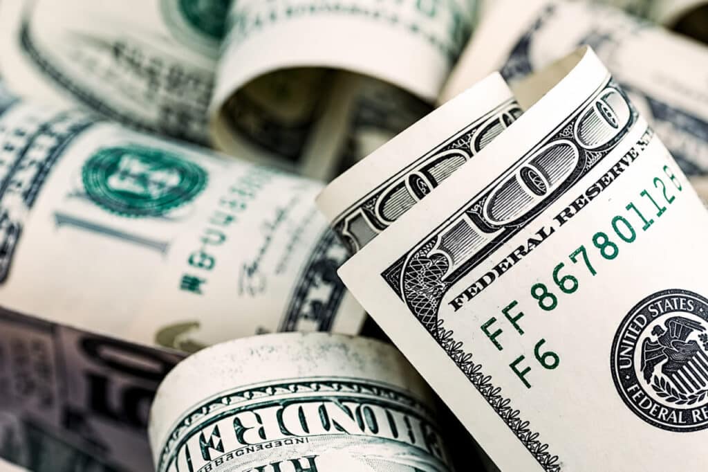 Dollar yana pasaydi: 6-avgust uchun valyutalar kursi
