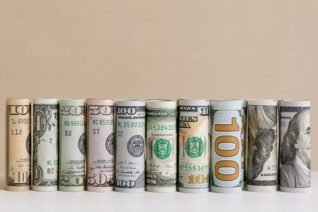 Dollar oshdi: 13-avgust uchun valyutalar kursi e’lon qilindi