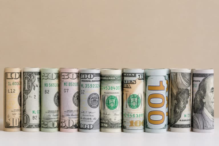 Dollar oshdi: 13-avgust uchun valyutalar kursi e’lon qilindi