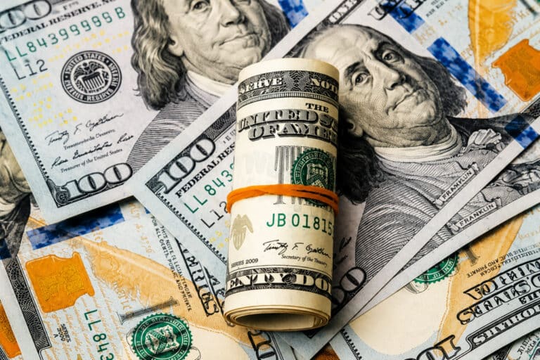 Dollar yana pasaydi: 17-avgust uchun valyutalar kursi e’lon qilindi