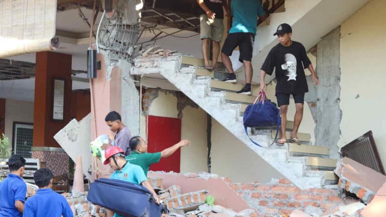 Indonesia earthquake kills 38 as 7.7 quake strikes Flores region