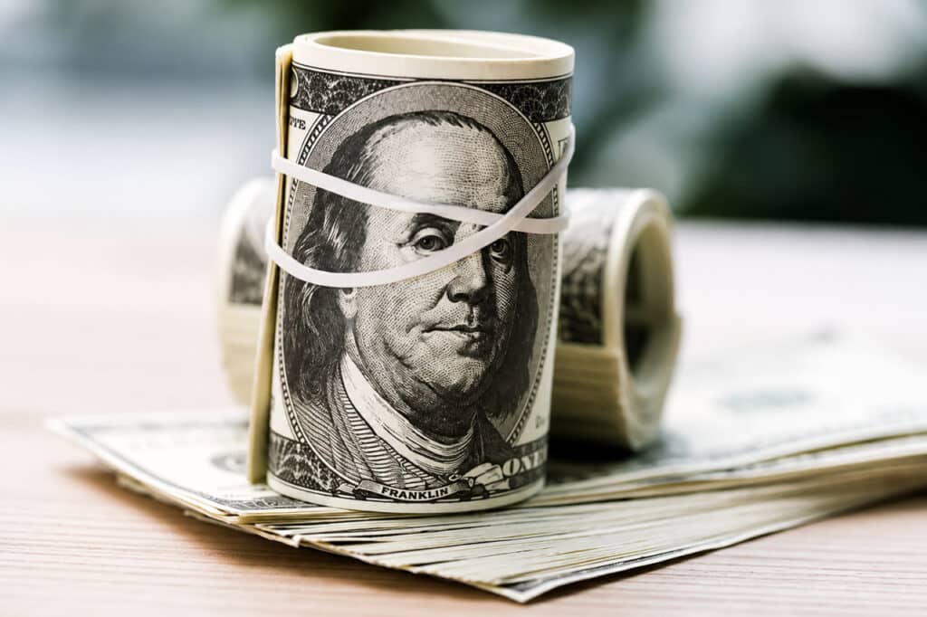 Dollar oshdi: 27-avgust uchun valyutalar kursi e’lon qilindi