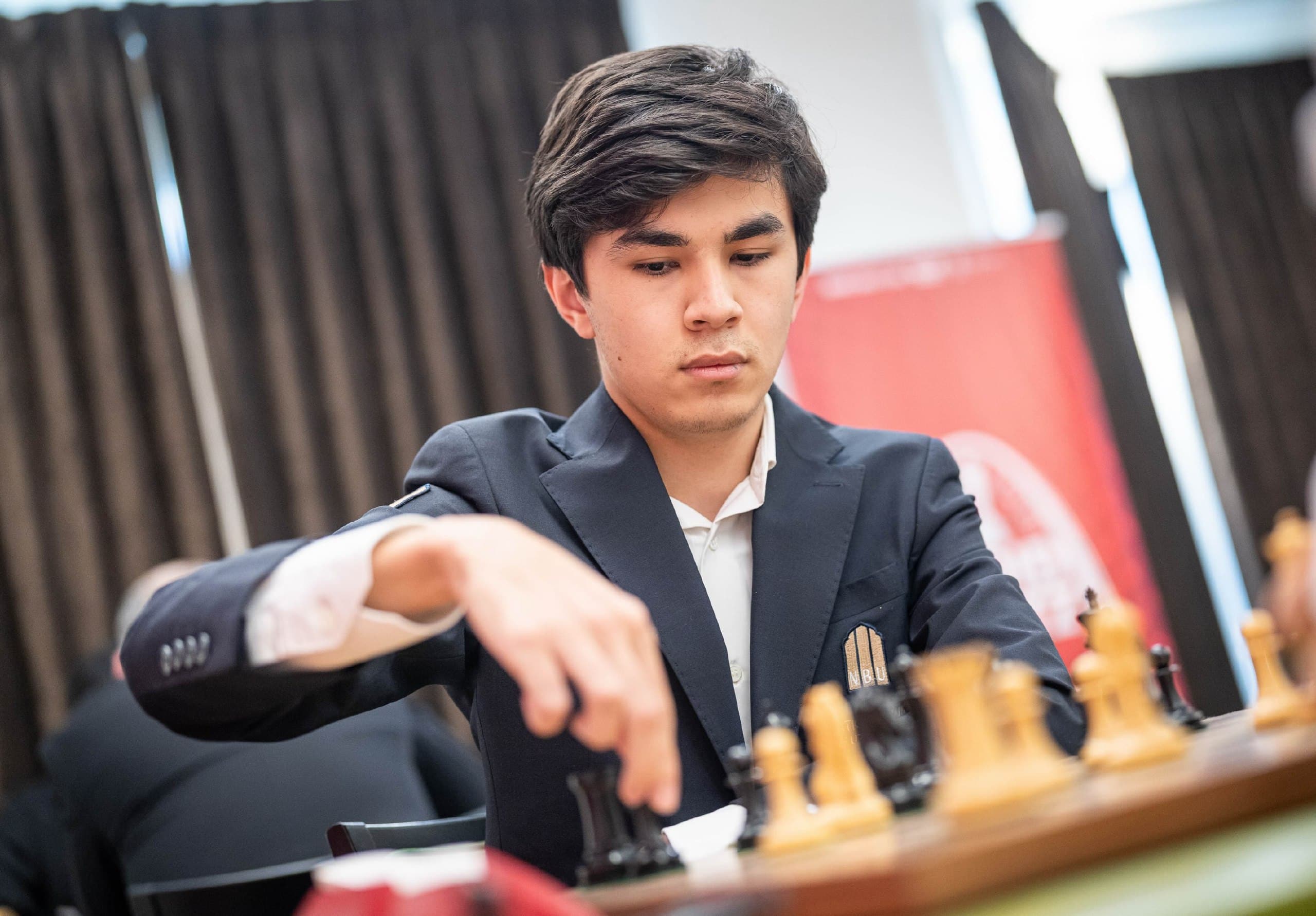 Sindarov Global Chess League’da Karlsen bilan o‘ynaydi