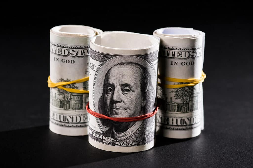 Dollar oshdi: 2-sentabr uchun valyutalar kursi e’lon qilindi