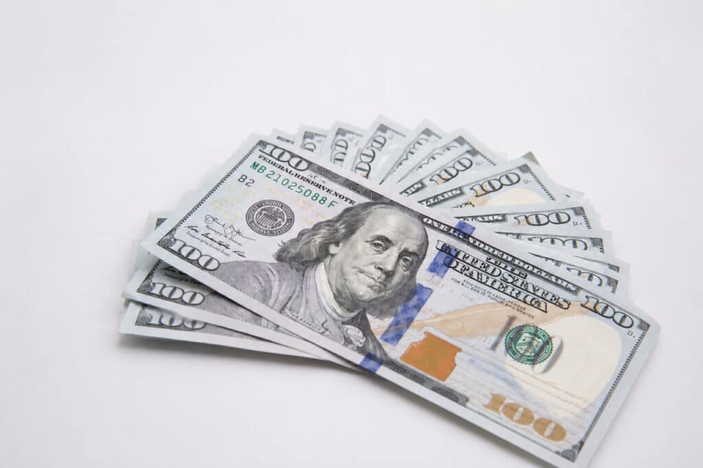 Dollar, yevro, rubl: 30-avgust kuni qaysi banklarda xorijiy valyutalarni ayirboshlash mumkin