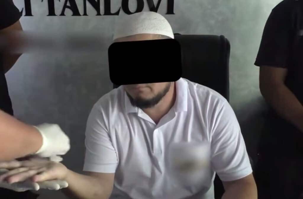 Umra uchun noqonuniy pul olganlar ushlandi