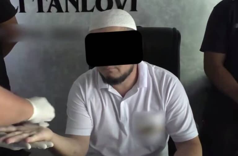 Umra uchun noqonuniy pul olganlar ushlandi