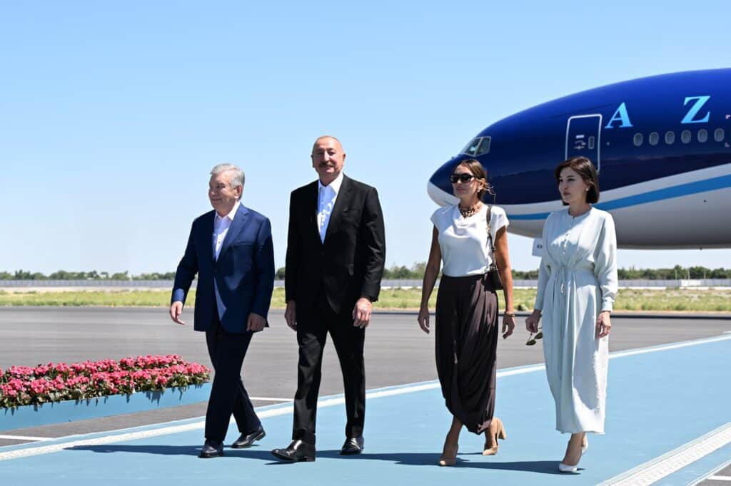 Mirziyoyev va Aliyev Buxoroda — foto