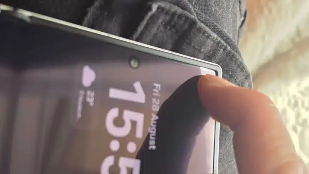 Samsung Galaxy Z Fold 8 owners report inward flexing on inner screens