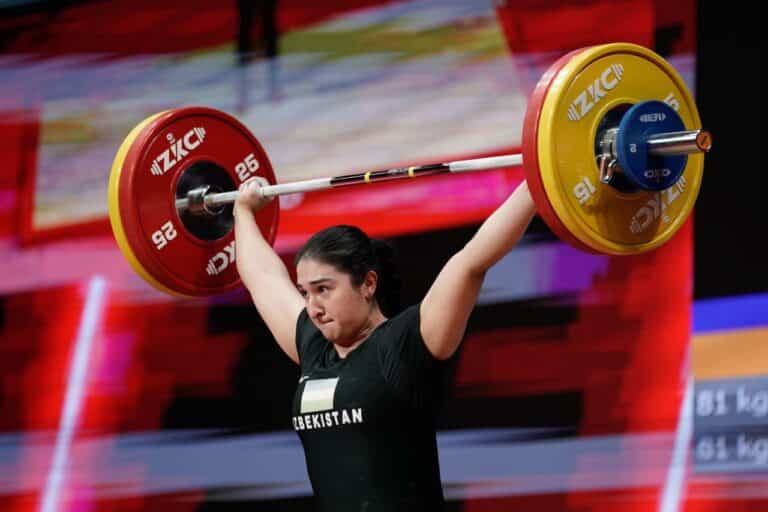 Ригина Адашбаева установила два рекорда Узбекистана по тяжелой атлетике