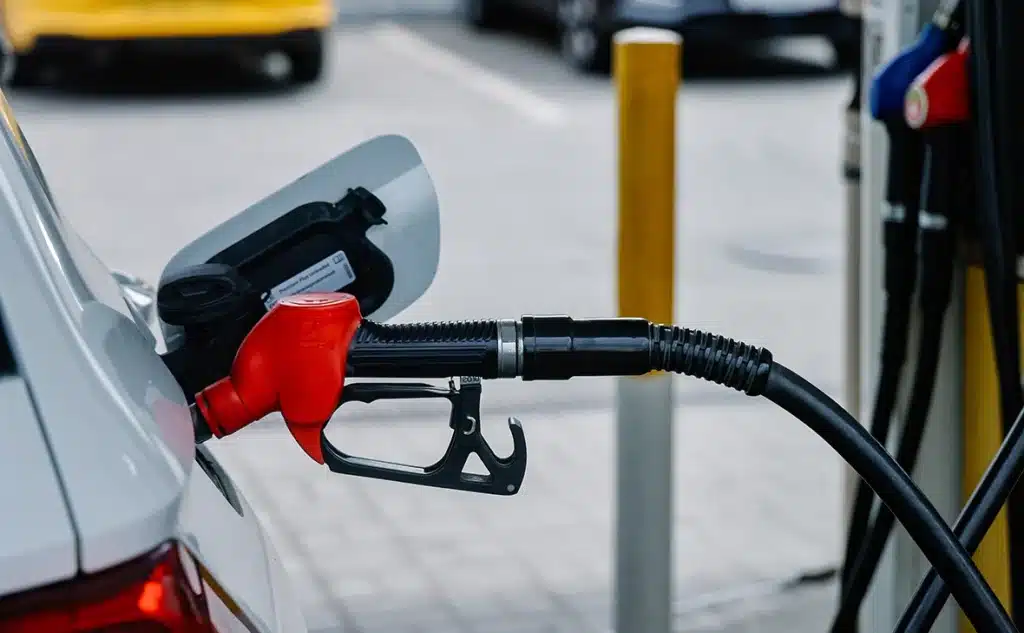 Российский АИ-95 в дефиците, местное производство растет: что происходит с бензином в Узбекистане