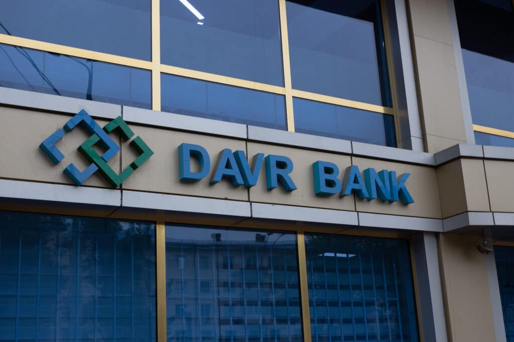 Международный банк Азербайджана купил 51% акций в Davr bank за 1,6 трлн сумов