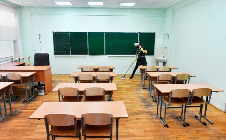 Родители в Узбекистане смогут онлайн следить за оценками детей