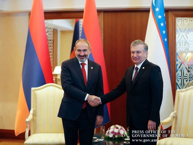 Mirziyoyev va Pashinyan savdoni rivojlantirishni muhokama qildi
