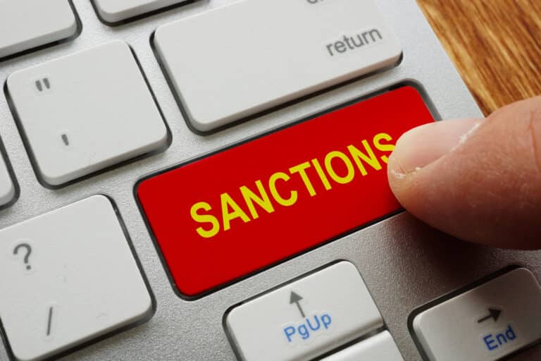 Покупателям энергоресурсов из РФ могут выставить пошлины до 100% — закон должен подписать Трамп