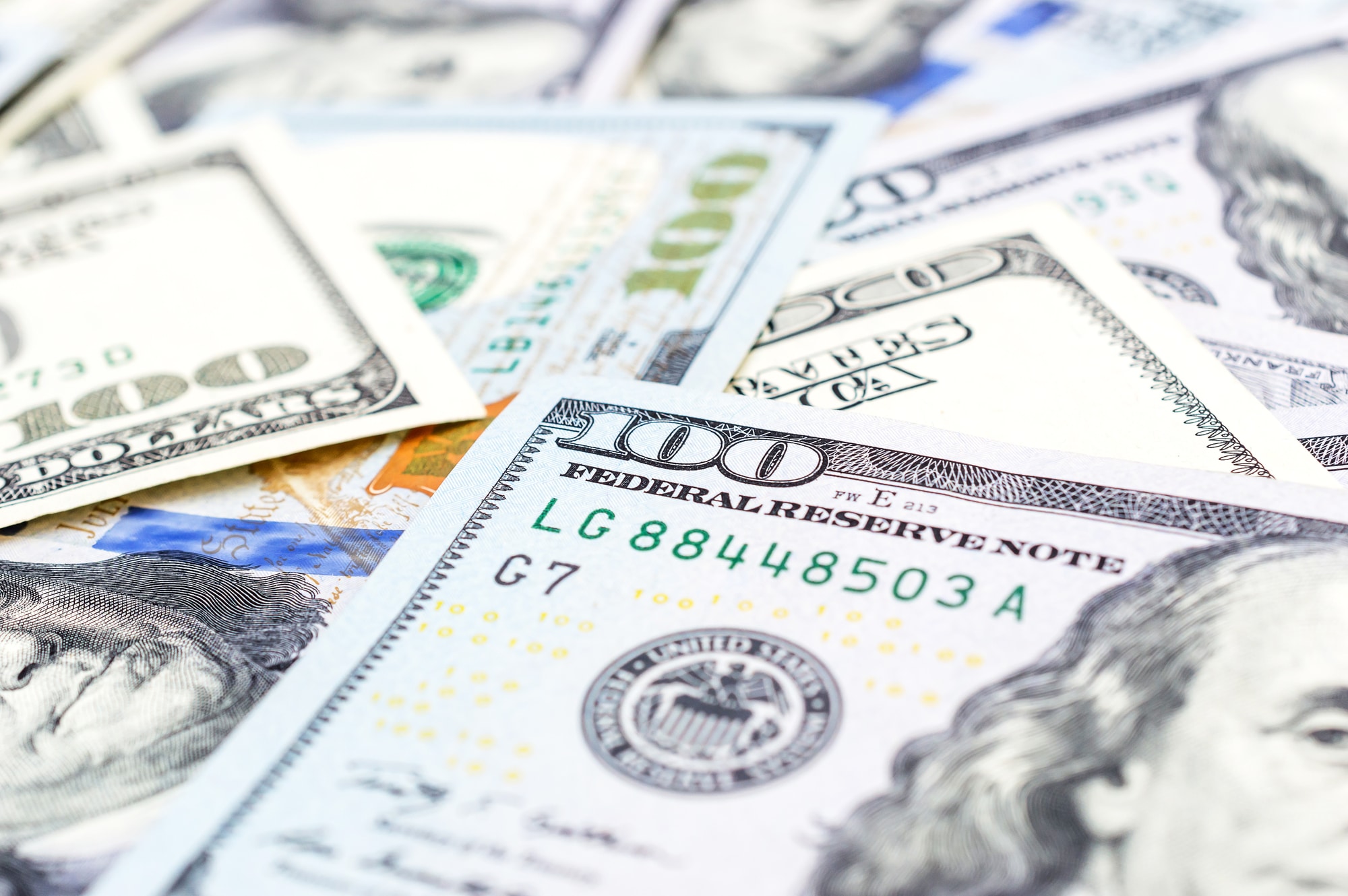 Dollar tushishda davom etmoqda: 8-sentabr uchun valyutalar kursi e’lon qilindi