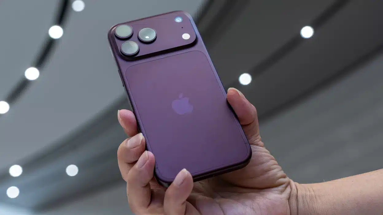 iPhone 18 Pro pre-orders smash records across Chinese retailers