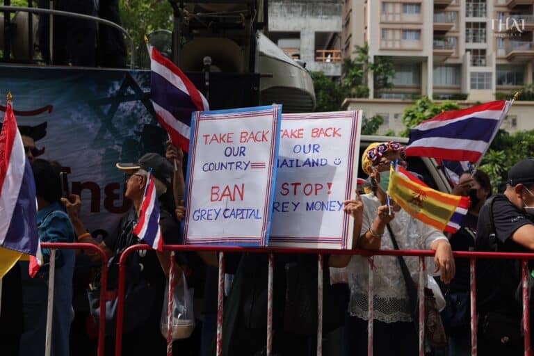 Israeli tourists face unease in Thailand and rally in Bangkok